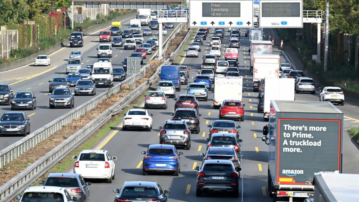 Verkehr: Deutsche standen auf der Autobahn länger im Stau