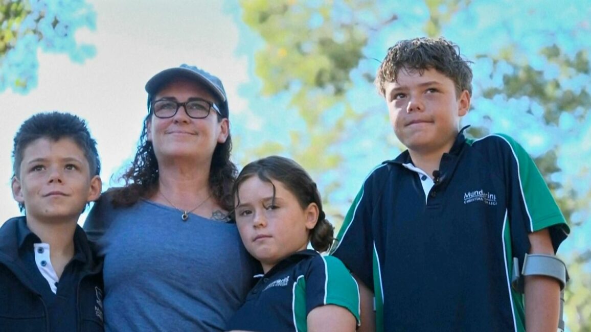 Handyverbot Schule Australien: 13-Jähriger rettet Familie nach stundenlangem Kampf im Meer