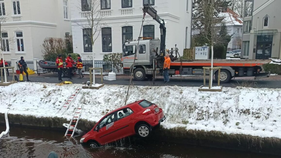ICE Festnahme Niedersachsen: Mann springt in eiskalten Fluss und rettet Rentner aus sinkendem Auto