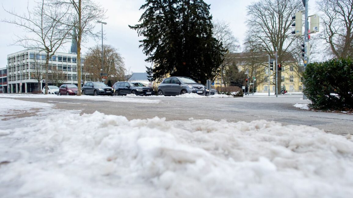 Handyverbot Schule Wetter: Schnee und Glatteis in Teilen Deutschlands angesagt