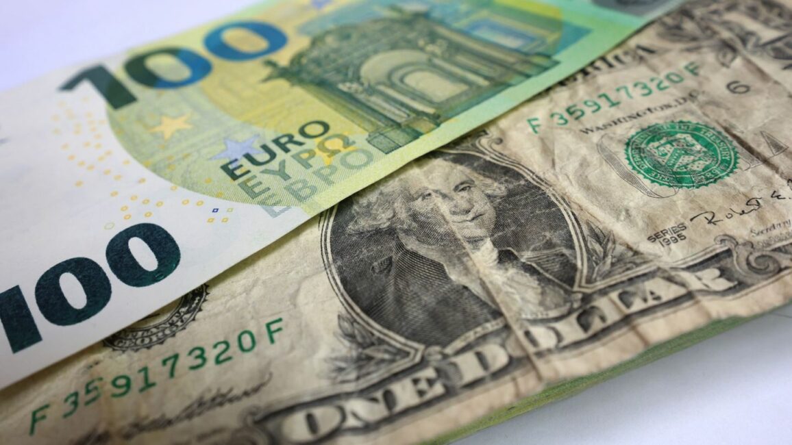Tennet Deutschland Weltleitwährung unter Druck: Trumps Politik schwächt Dollar – Experten sehen Risiken