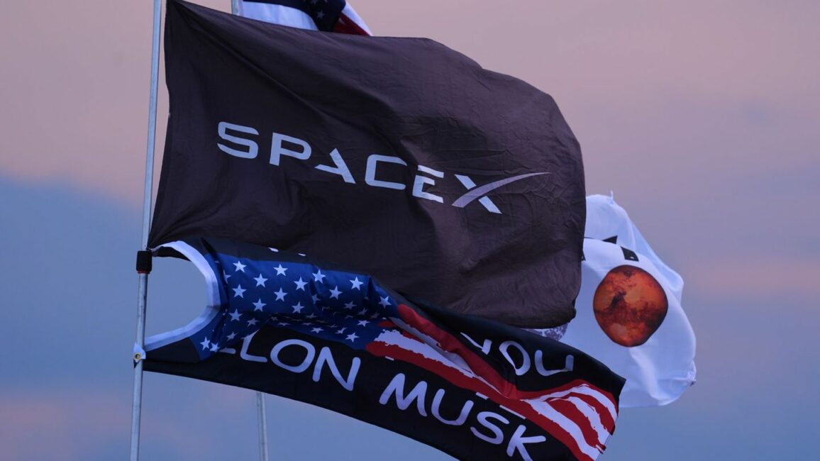 Elon Musk Vorladung Tech-Milliardär: Raketen plus KI: Musk legt SpaceX und xAI zusammen
