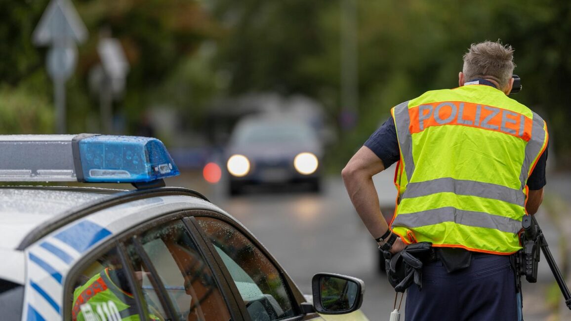 H Kennzeichen Verkehrsrecht: Fahrzeugkontrolle – darum sollten Sie den Führerschein zu Hause lassen