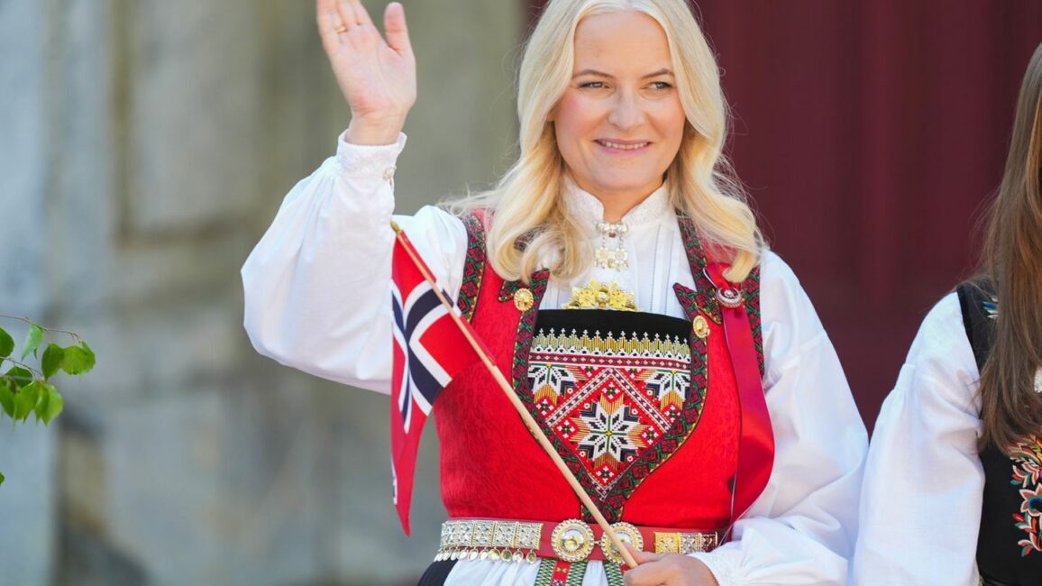 Brisante Nähe: Norwegens Kronprinzessin: Gab sie Epstein Liebestipps?