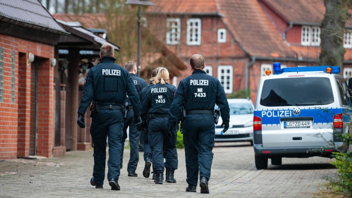 Katze Alleine Lassen Lübeck: Russland-Lieferungen verschleiert: Razzia bei mutmaßlichem Beschaffungs-Netzwerk