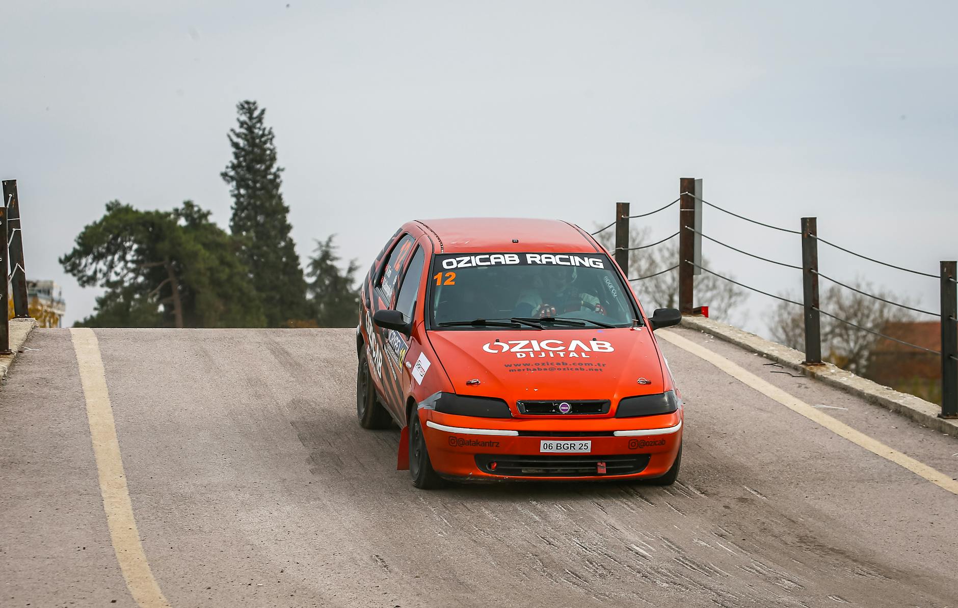Fiat Sportwagen Klassiker Illustration zu Fiat Sportwagen Klassiker