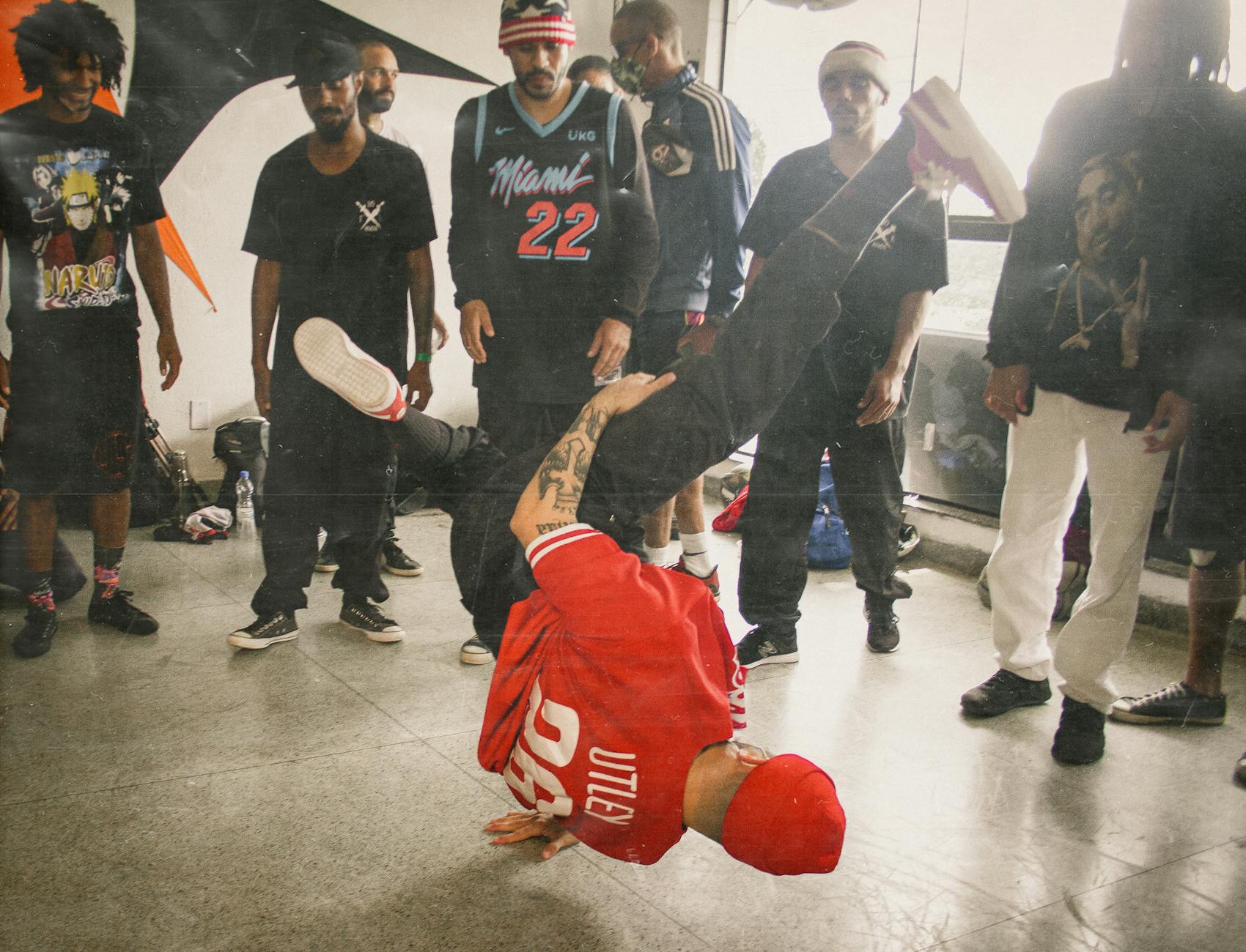 Illustration zu Haley Lu Richardson Breakdance
