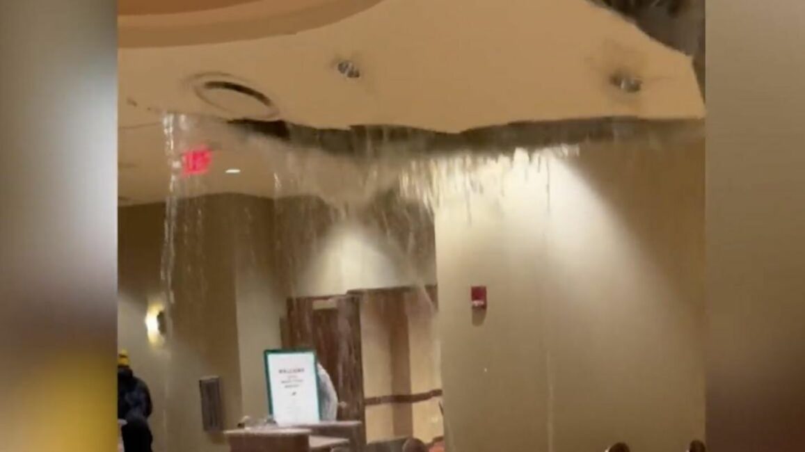 Block Kinder Entführung Oklahoma: Wassermassen reißen Lobbydecke in Hilton-Hotel ein