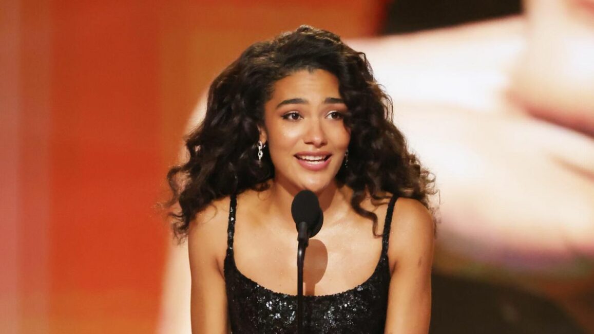 Trevor Noah Grammy Olivia Dean: Von der Straßenkünstlerin zur Grammy-Gewinnerin