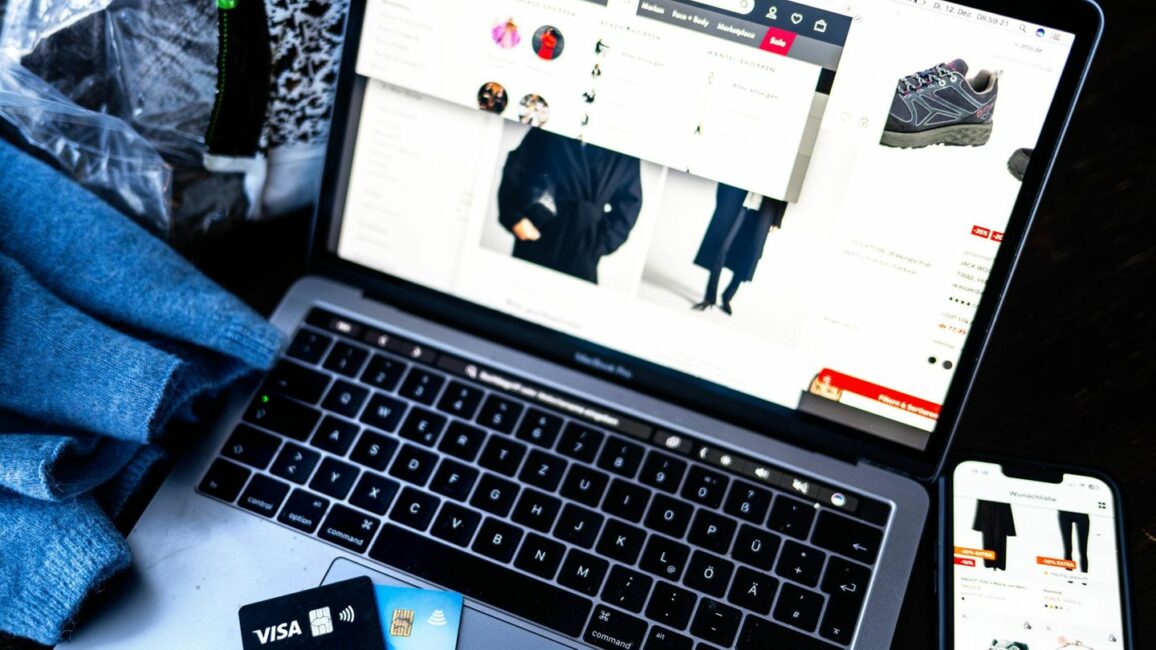 Nahverkehr Streik Online-Shopping: "Buy now, pay later": Jeder Siebte verliert den Überblick