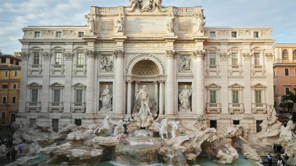Katze Alleine Lassen Massentourismus in Rom: Sie wollen den Trevi-Brunnen sehen? Das macht zwei Euro!