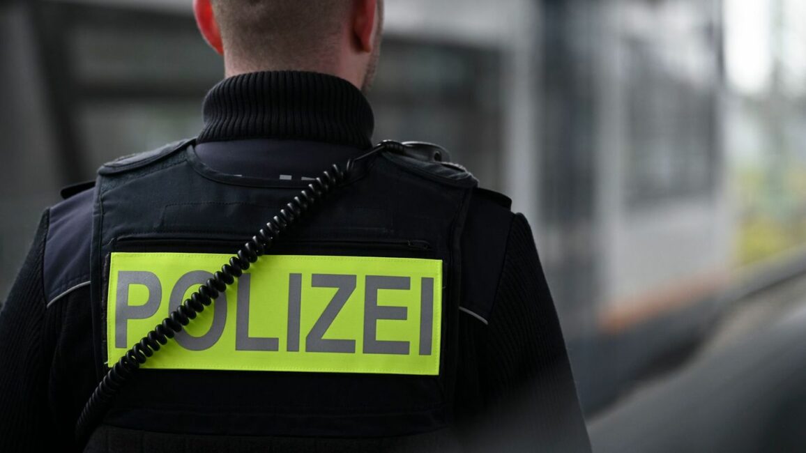 Getöteter Zugbegleiter: Zugbegleiter durch Faustschläge gegen Kopf getroffen