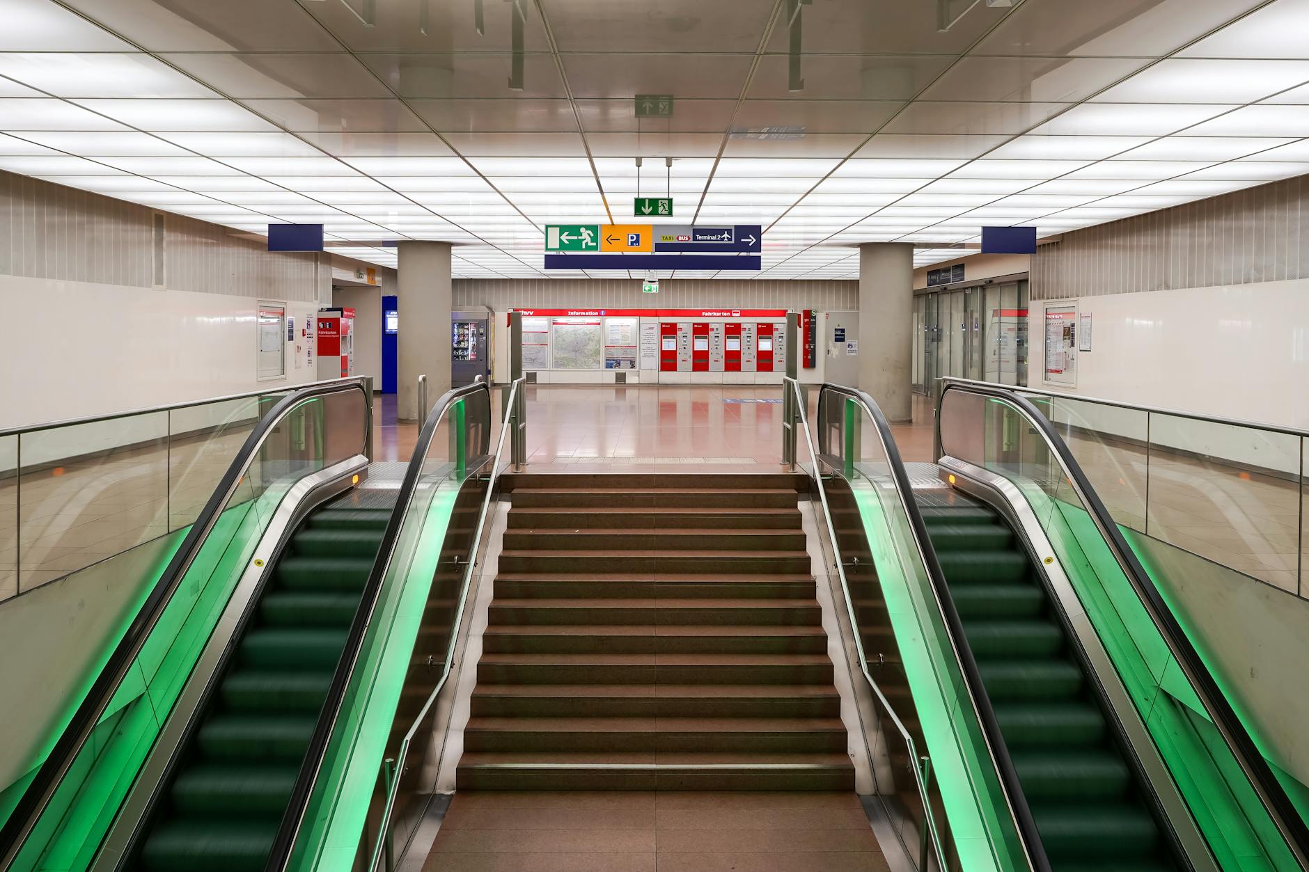 Aufzüge Fahrtreppen Detailansicht: Aufzüge Fahrtreppen
