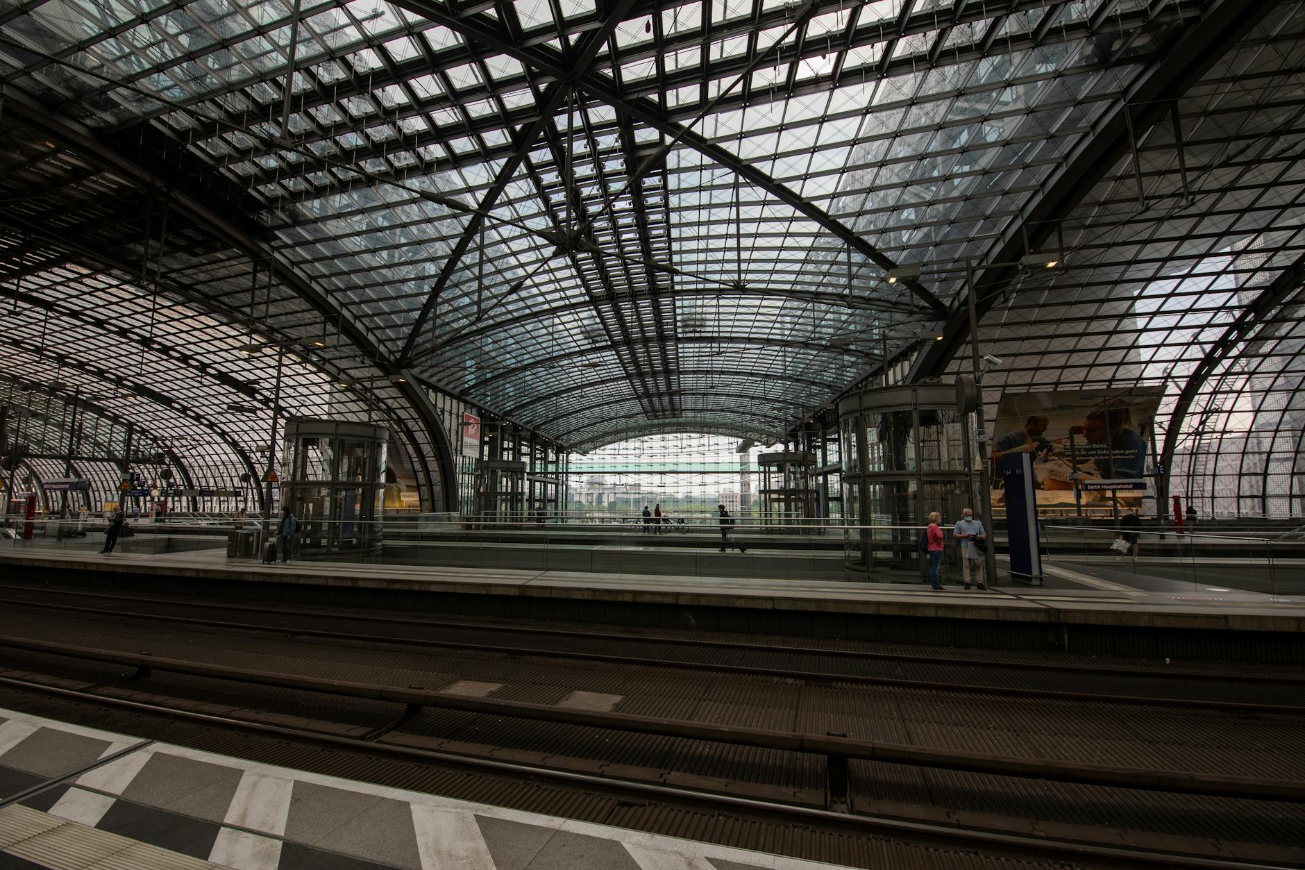 Detailansicht: Berliner Hauptbahnhof Rolltreppen