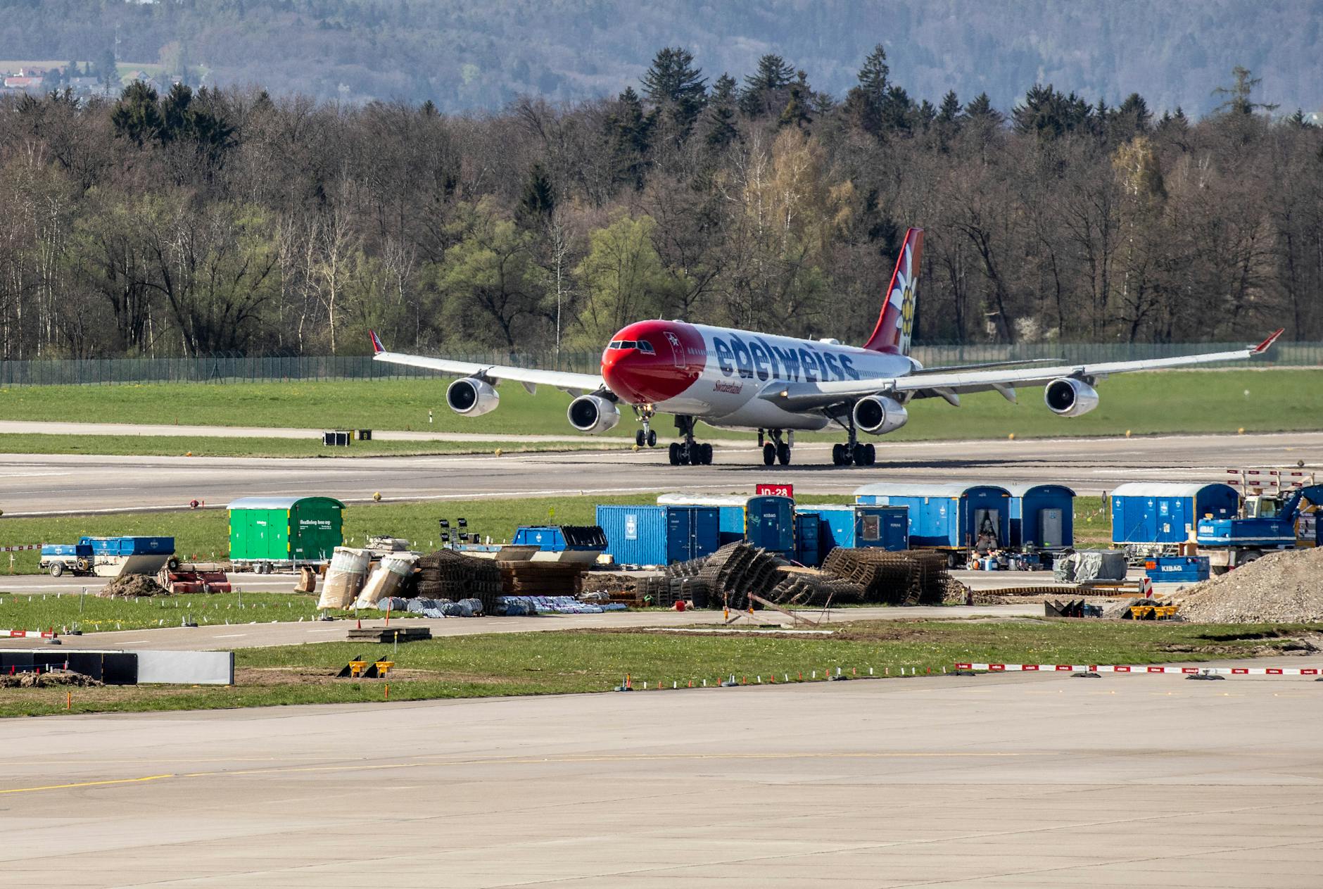 Flugzeug Symbolbild zum Thema Flugzeug