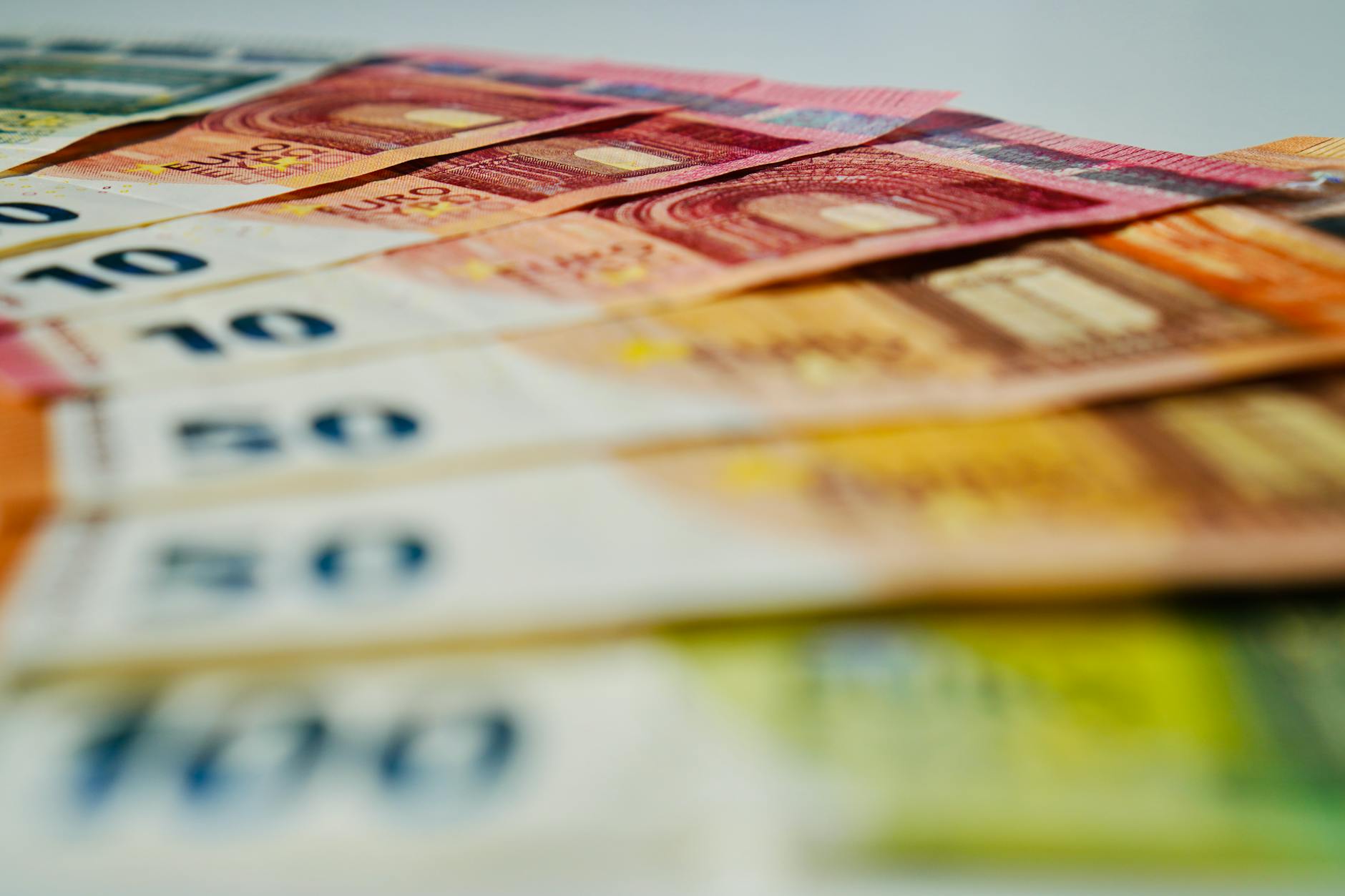 Hart Aber Fair Tankrabatt Und 1000-euro-praemie Symbolbild zum Thema Hart Aber Fair Tankrabatt Und 1000-euro-praemie