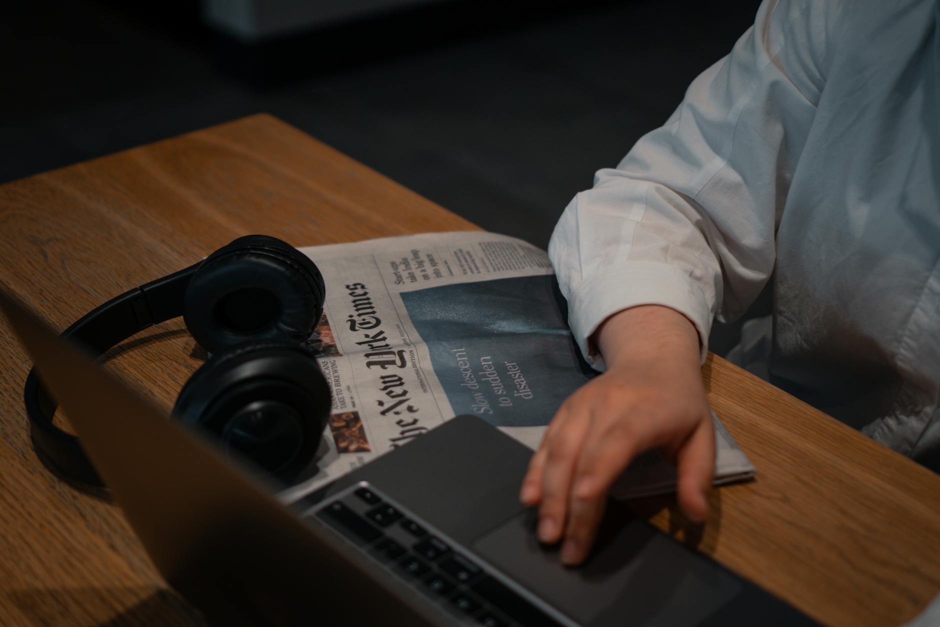 Detailansicht: Höhenverstellbarer Laptopständer
