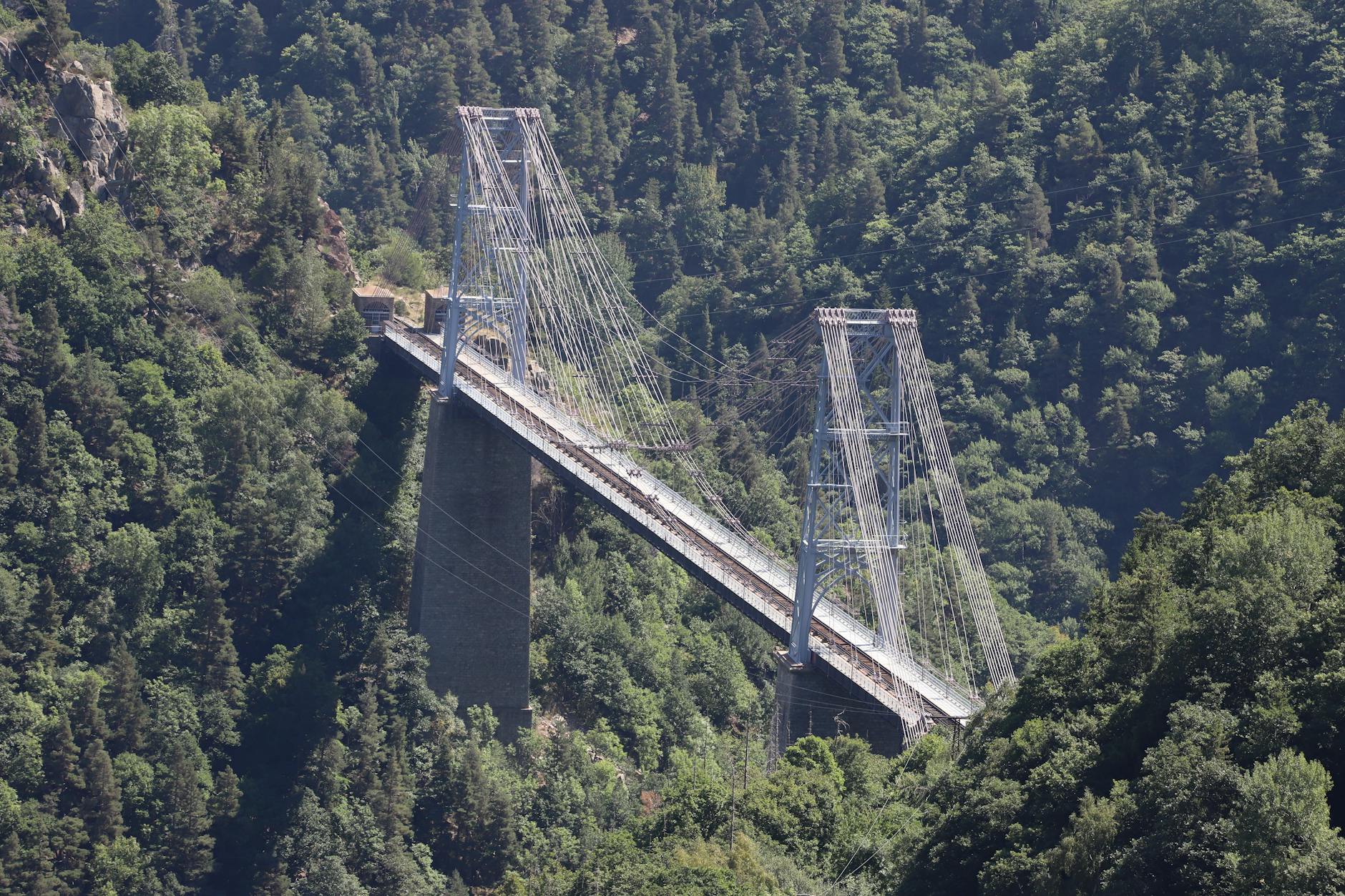 Italien Brücke Eingestürzt Illustration zu Italien Brücke Eingestürzt