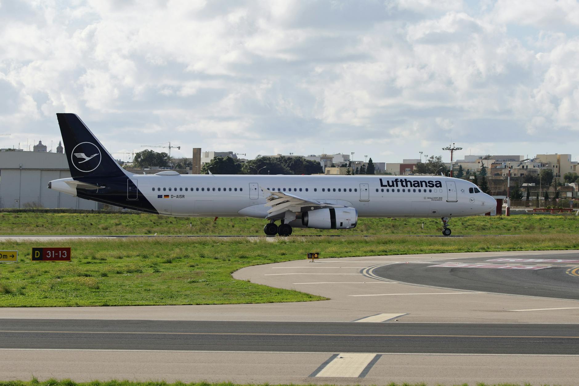 Lufthansa Streik Symbolbild zum Thema Lufthansa Streik