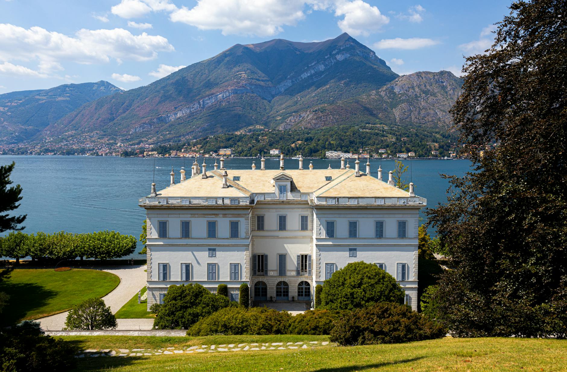 Mussolini Villa Kaufen Symbolbild zum Thema Mussolini Villa Kaufen