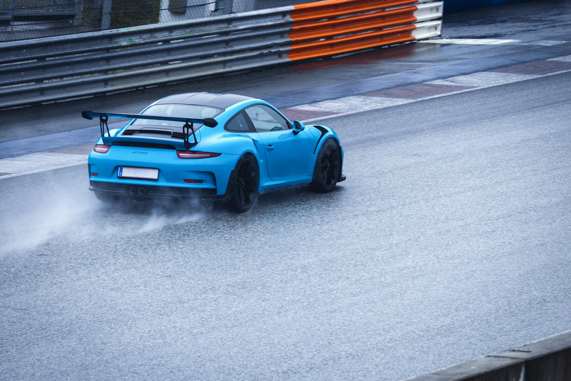 Detailansicht: Porsche Absatzrückgang
