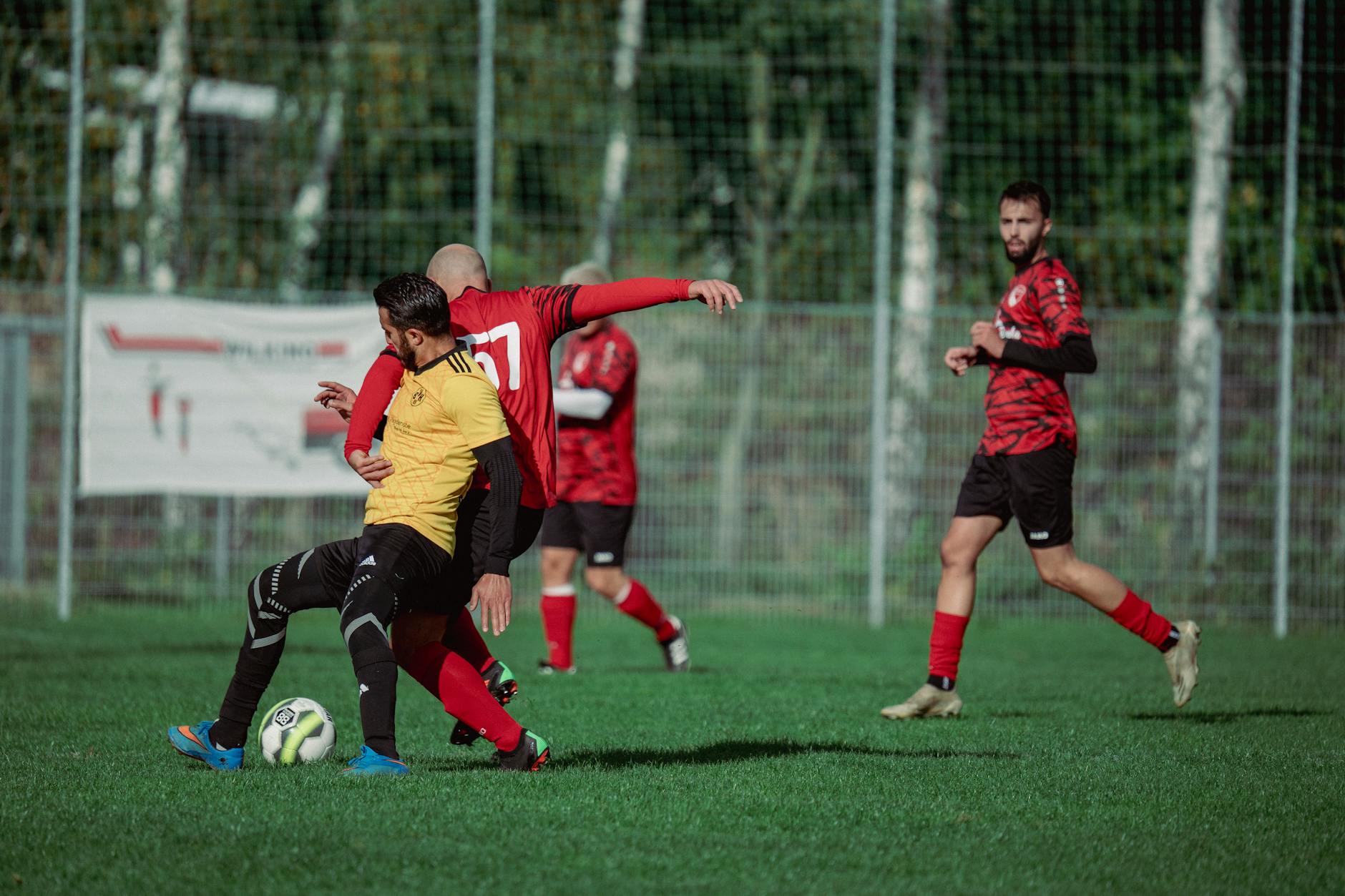 Symbolbild zum Thema Fussballderby