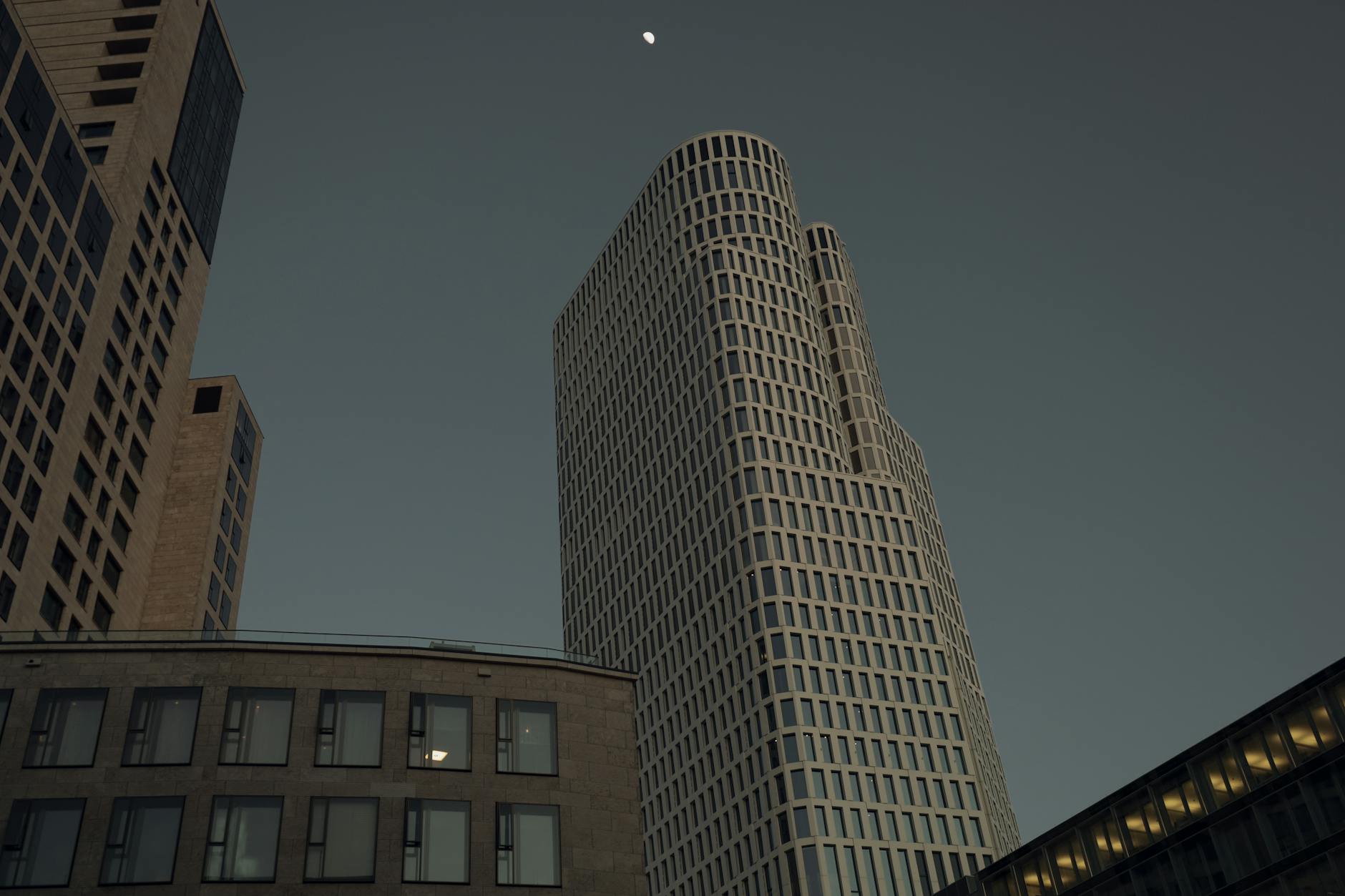 Illustration zu Hochhaus