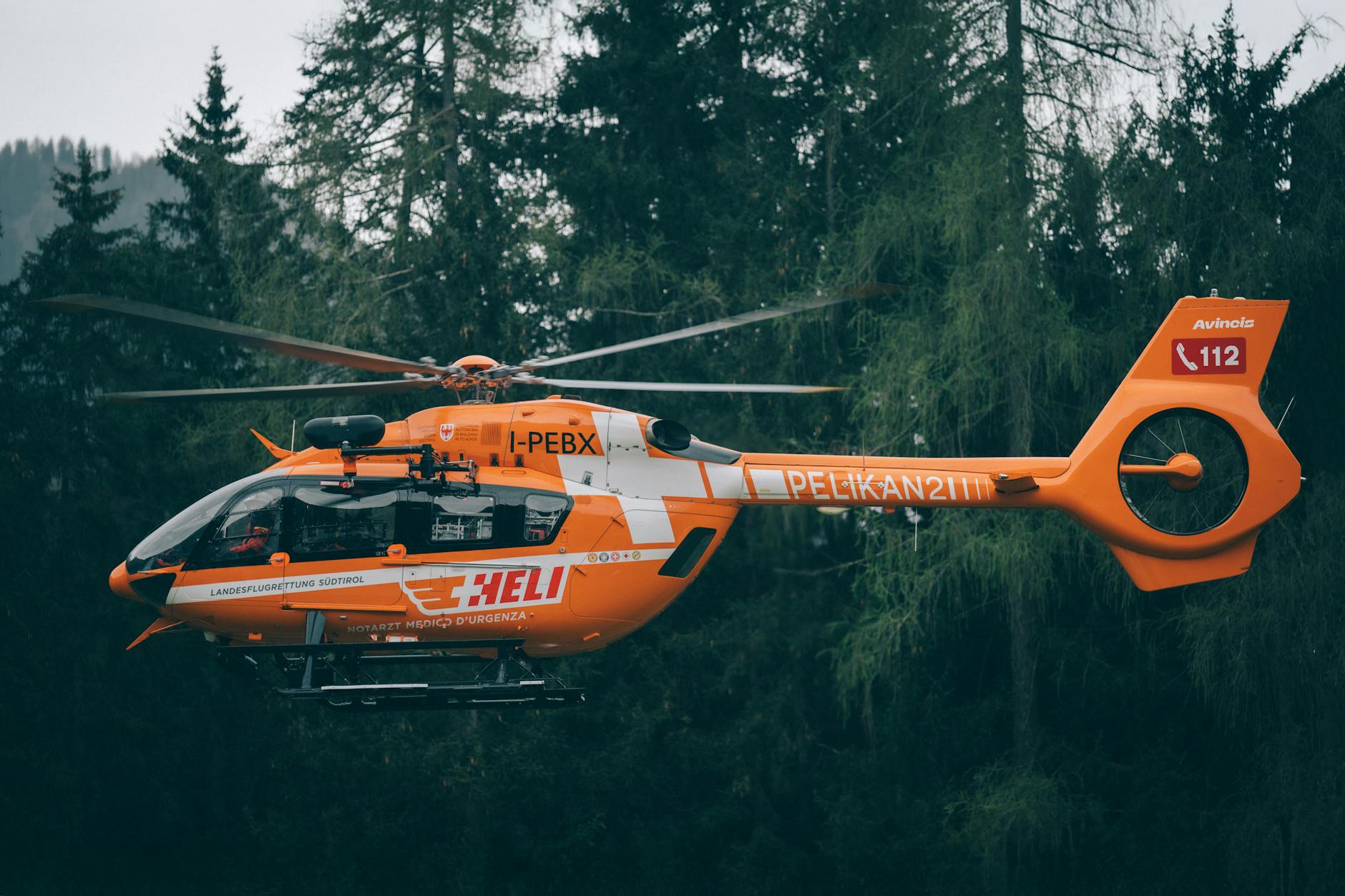 Hubschrauber Symbolbild zum Thema Hubschrauber