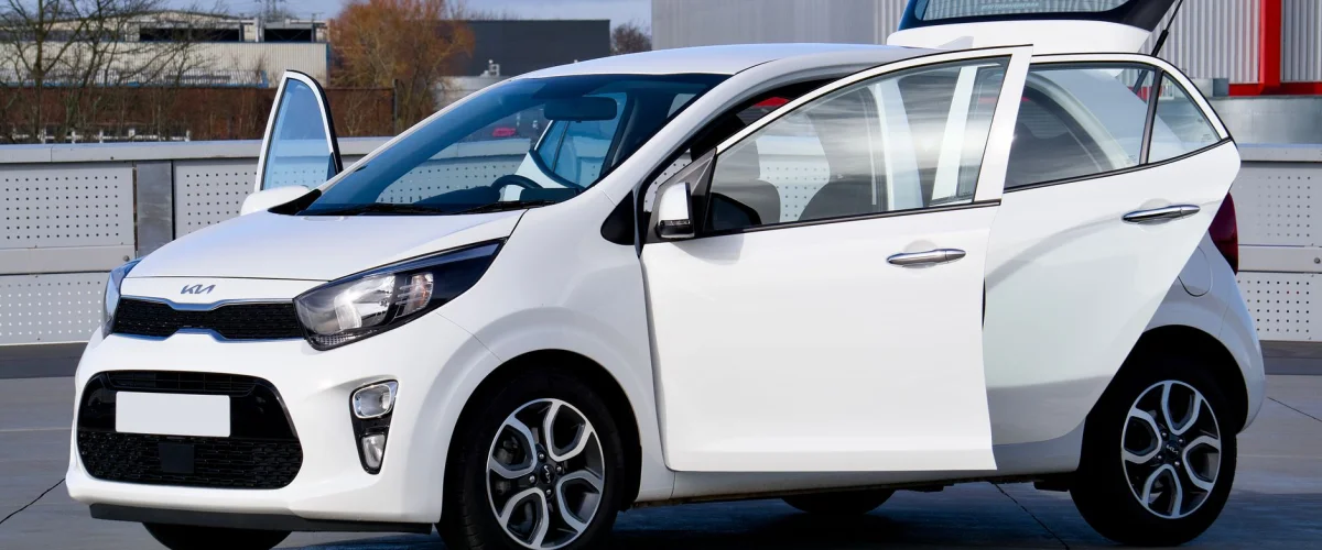 Carsharing erklärt die Nutzung eines geteilten Fahrzeugs in der Stadt