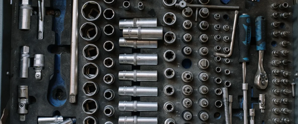KI-Tools Kosten Übersicht: Eine Darstellung verschiedener Preismodelle und Faktoren, die die Ausgaben für künstliche Intelligenz beeinflussen.