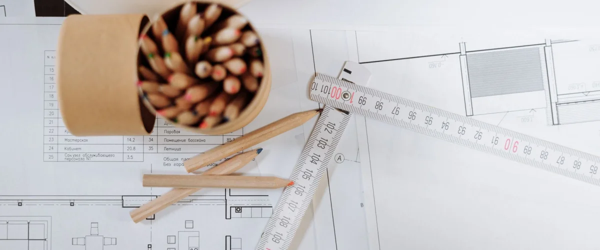 Projektberatung Preise: Ein Berater bespricht mit Kunden die Kosten und das Budget für ein komplexes Projekt, Stand August 2026.